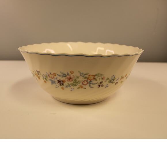 VTG Arcopal Milk Glass Serving Floral Bowl Victoria Patt France 10" Scalloped - Picture 2 of 6